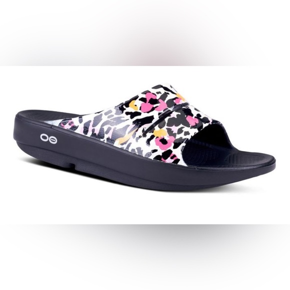 OOFOS Shoes - OOFOS Women's Leopard Print Slide Sandals Size W7 - M5